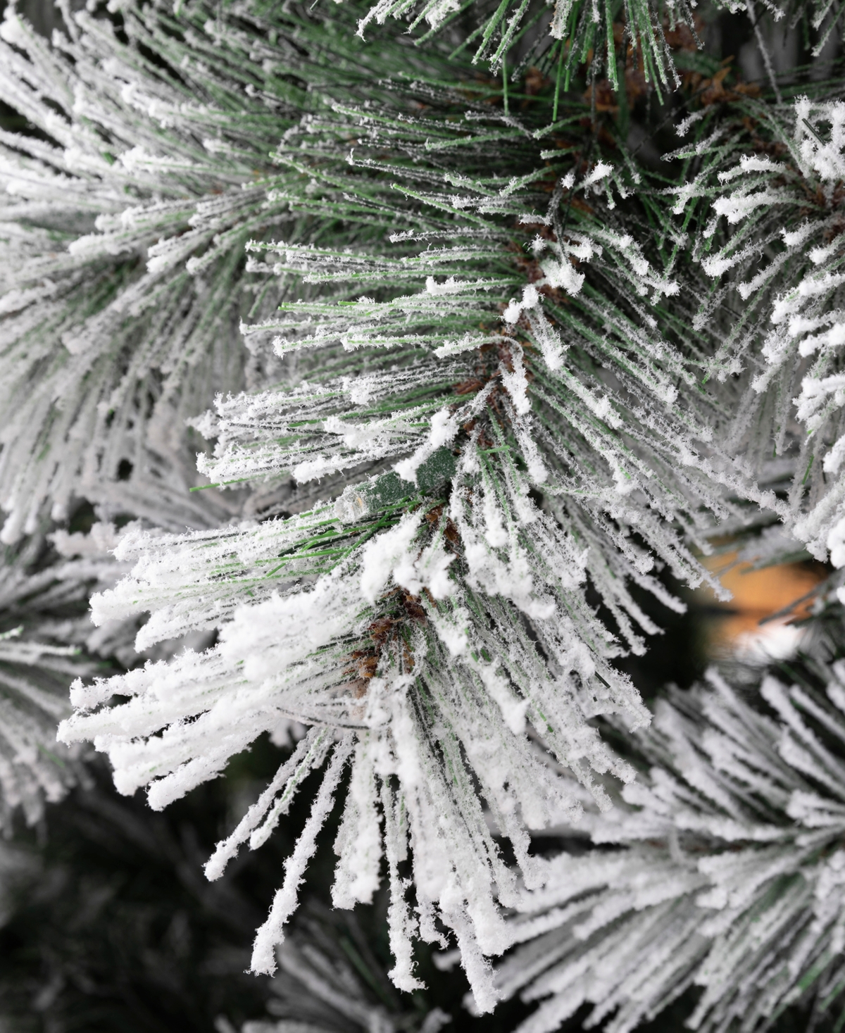 Glitzhome 7.5' Pre-Lit Snow Flocked Artificial Spruce Christmas Tree with 650 Warm Lights