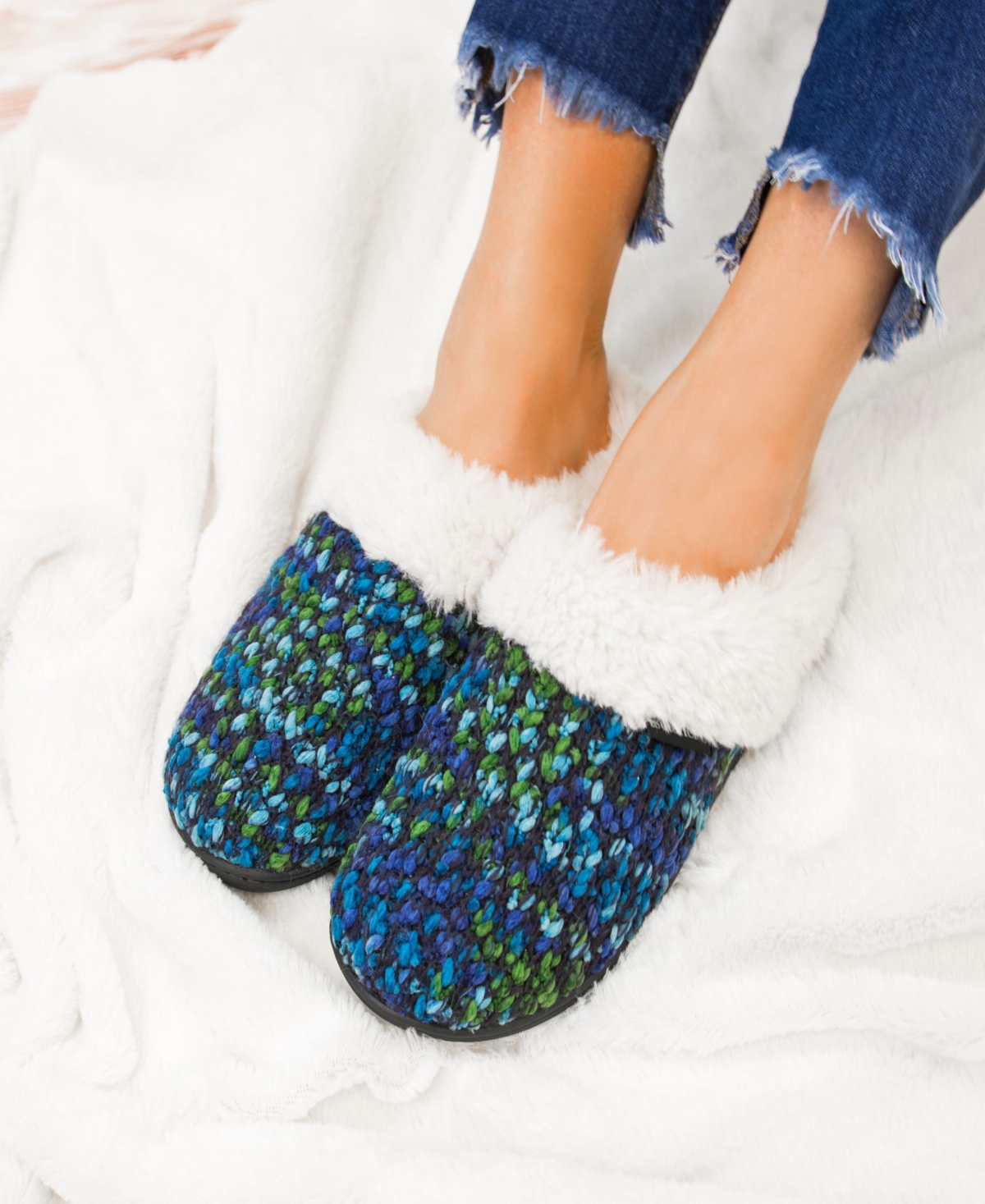 Isotoner Signature Women's Sweater Chunky Knit Amanda Hoodback Slippers