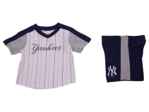 Outerstuff New York Yankees Toddler Lineup Short Set