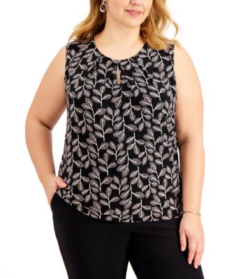Kasper - Plus Size Pleated Keyhole Top