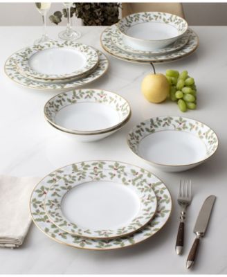 Holly & Berry Gold 12-Piece Dinnerware Set, Service For 4