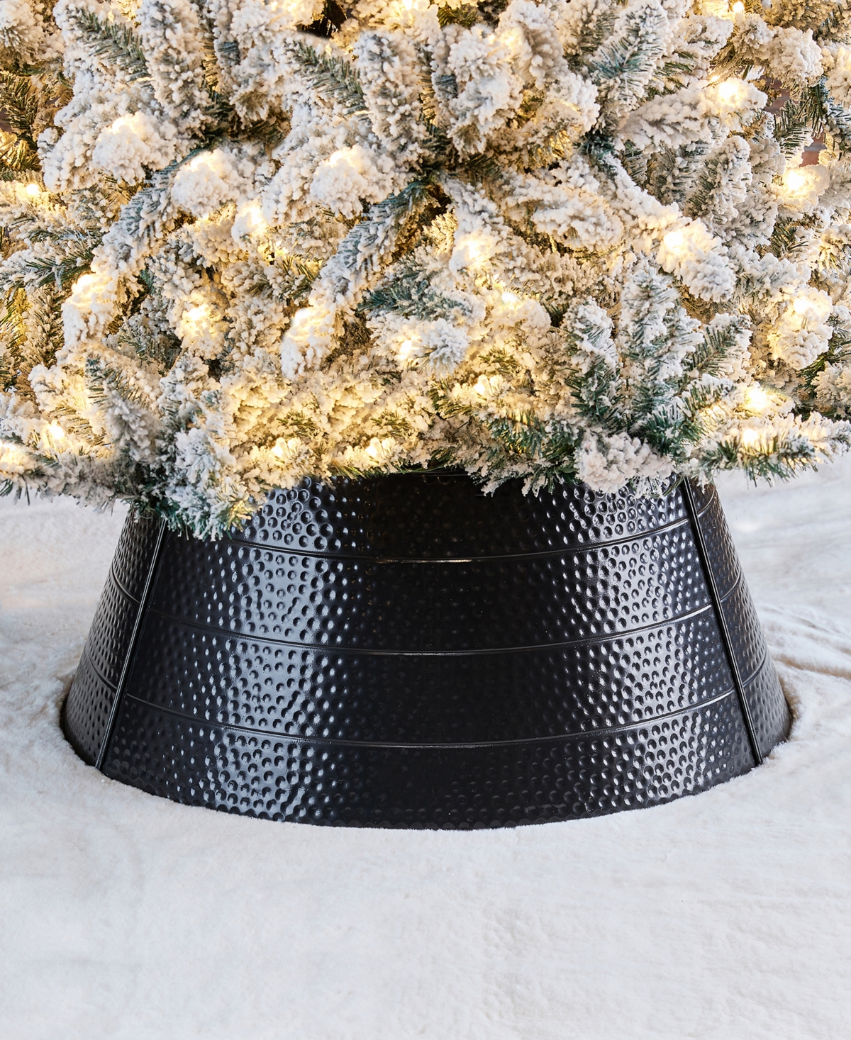 Glitzhome Black Hammer-Harden Metal Tree Collar Kd, 26"