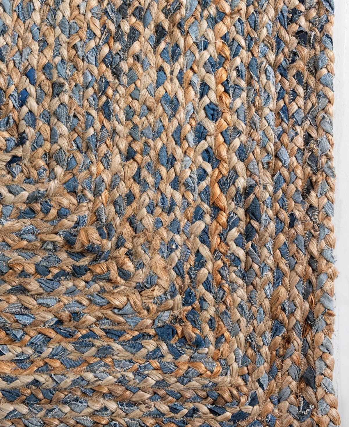 Bayshore Home Roari Jute Braids Crossed Area Rug