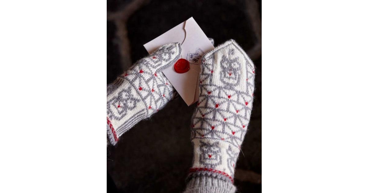 Harry Potter - Knitting Magic - More Patterns From Hogwarts and Beyond - An Official Harry Potter Knitting Book (Harry Potter Craft Books, Knitting Bo
