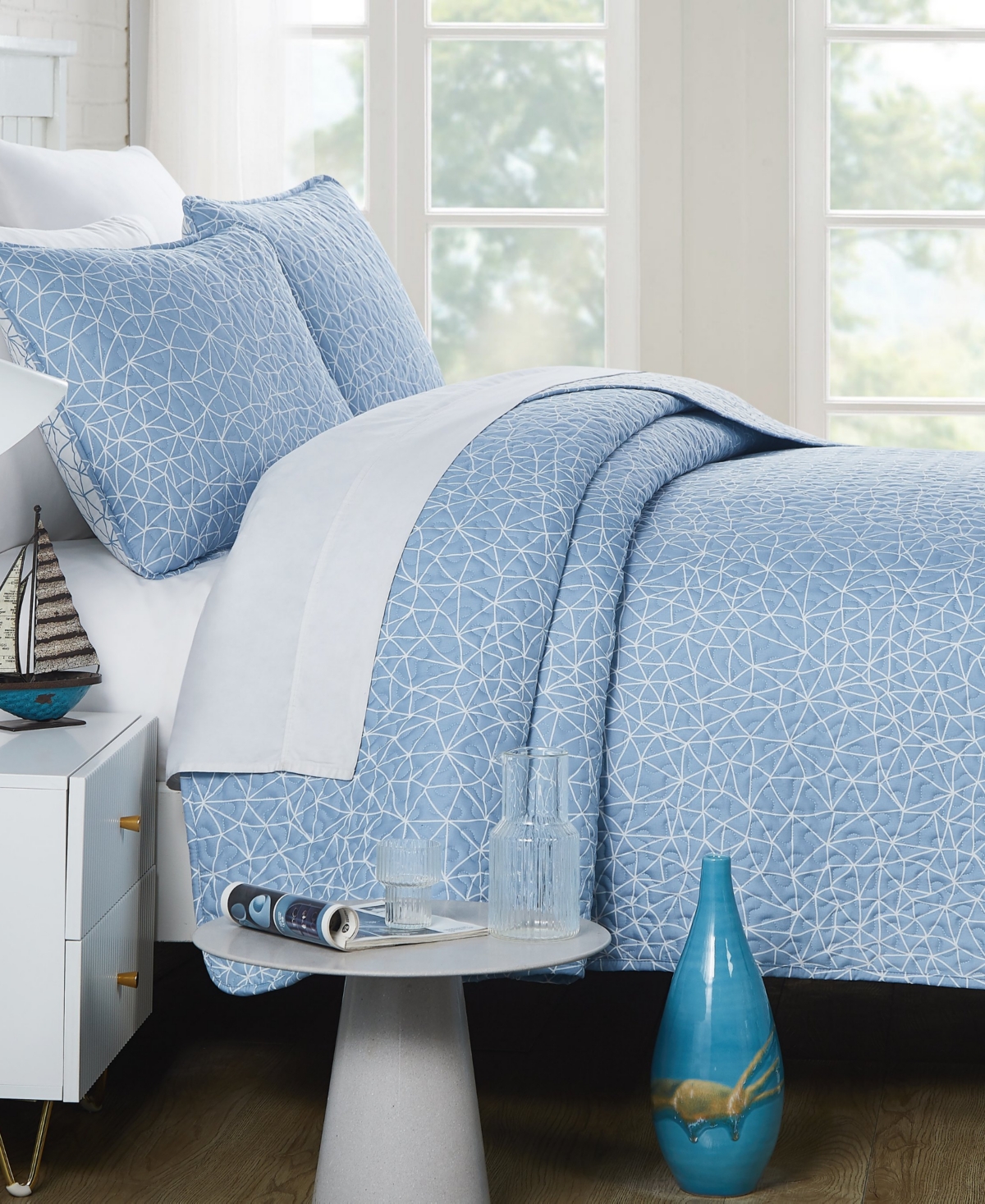 Geometric Maze Quilt and Sham 3 Piece Set, or California