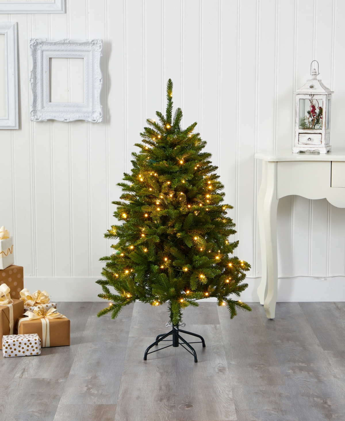 Sierra Spruce Natural Look Artificial Christmas Tree with Lights,