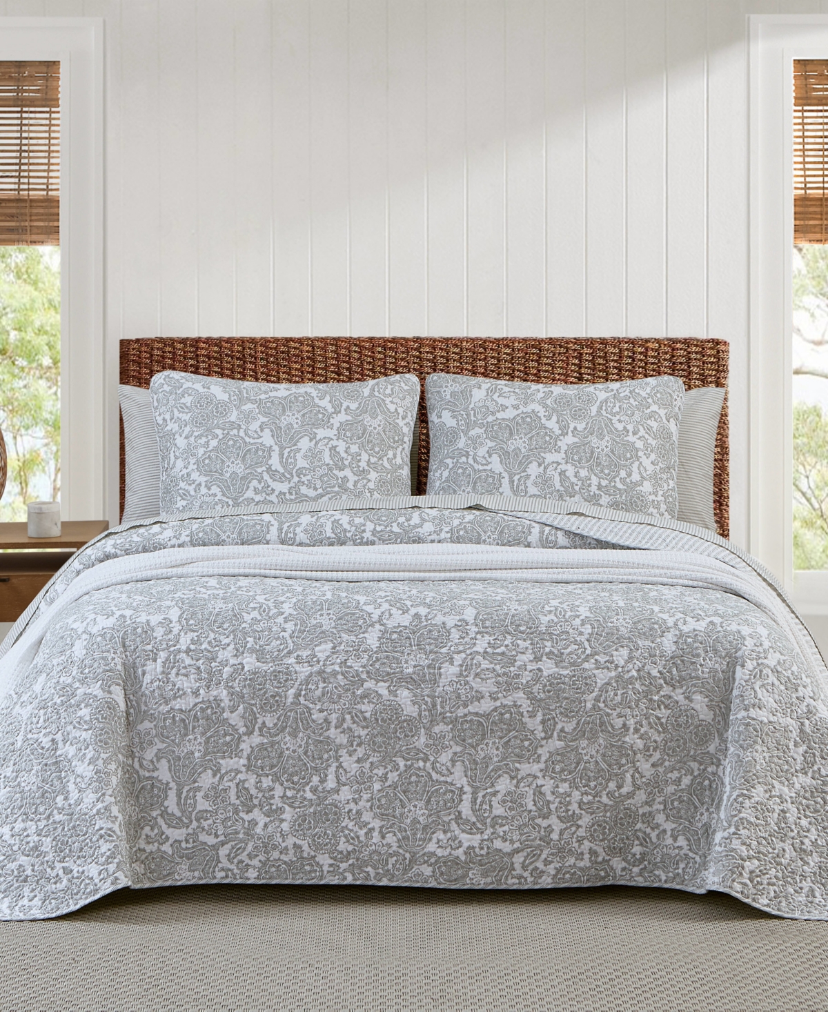 TOMMY BAHAMA HOME ISLAND MEMORY REVERSIBLE 3 PIECE QUILT SET, KING BEDDING