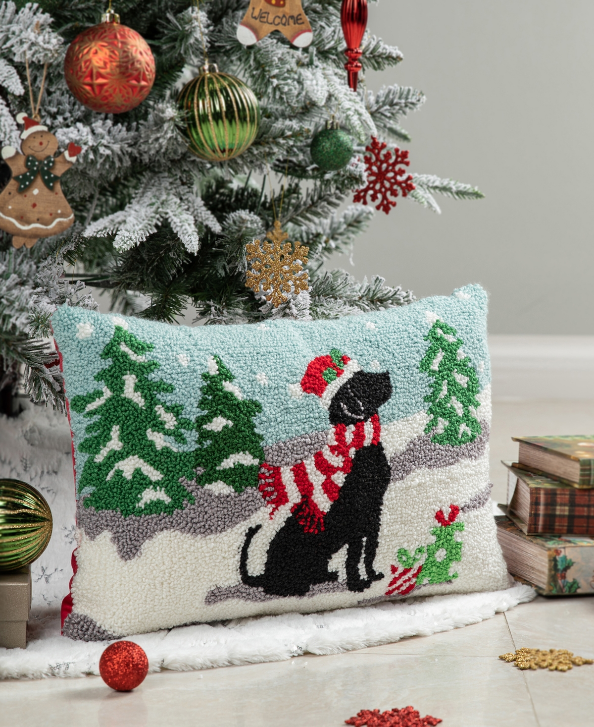 Glitzhome Hooked Christmas Dog Pillow,