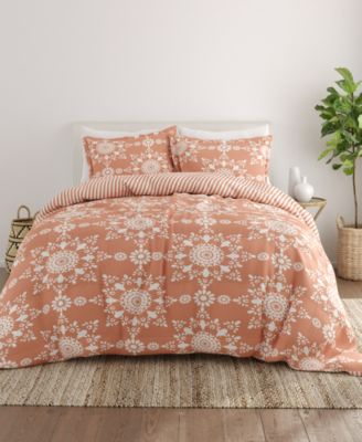 Ultra Soft Daisy Medallion Reversible 3- Pc. Comforter Set, Queen
