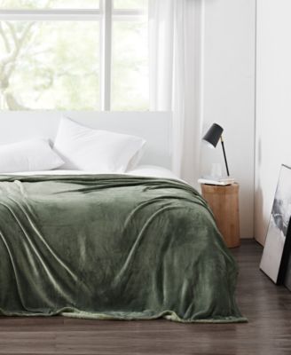 Solid Plush Blanket, King