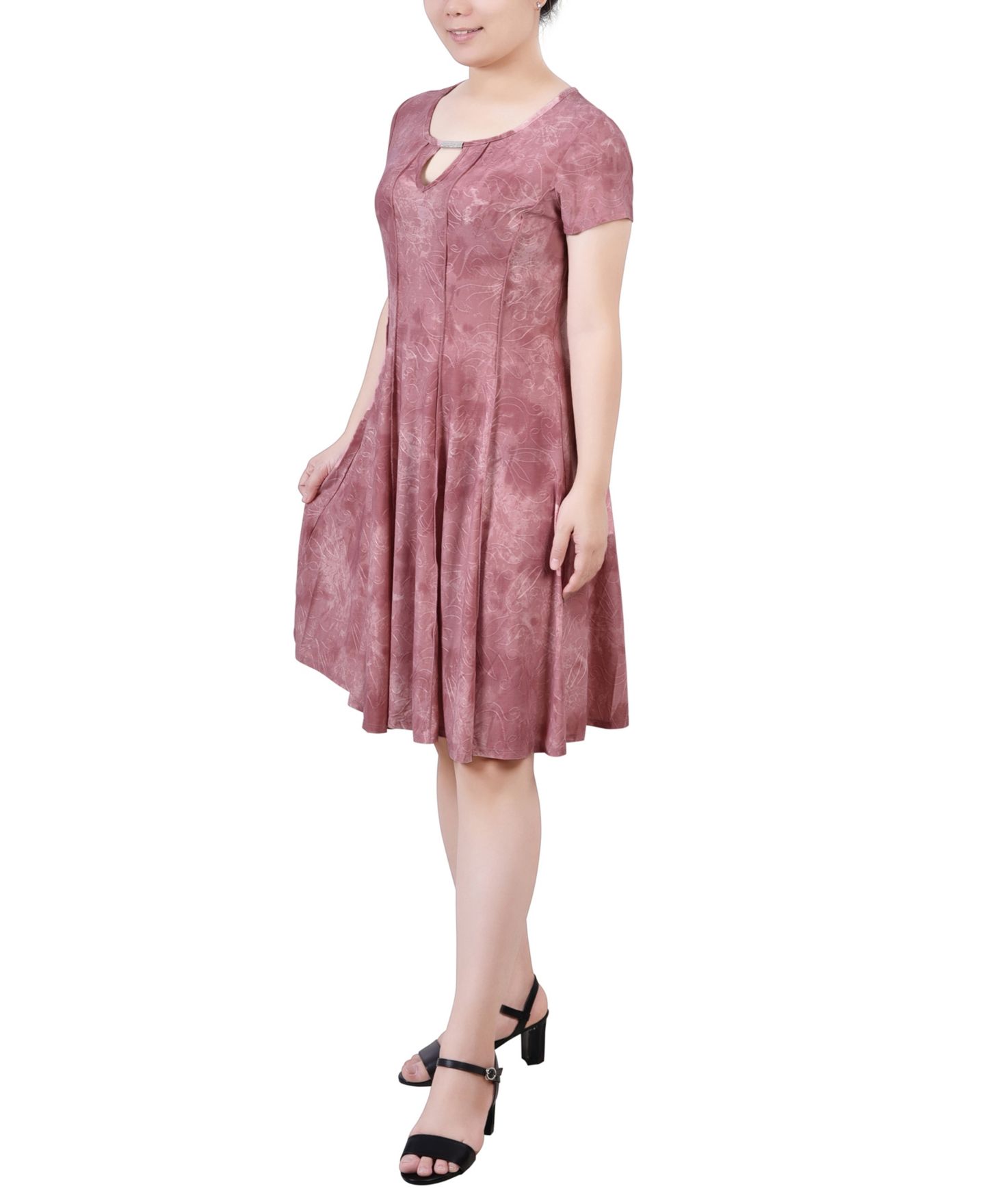 Женское платье NY Collection Short Sleeve Jacquard Knit Seamed, цвет: Розовато-лиловый тай-дай — фото 3