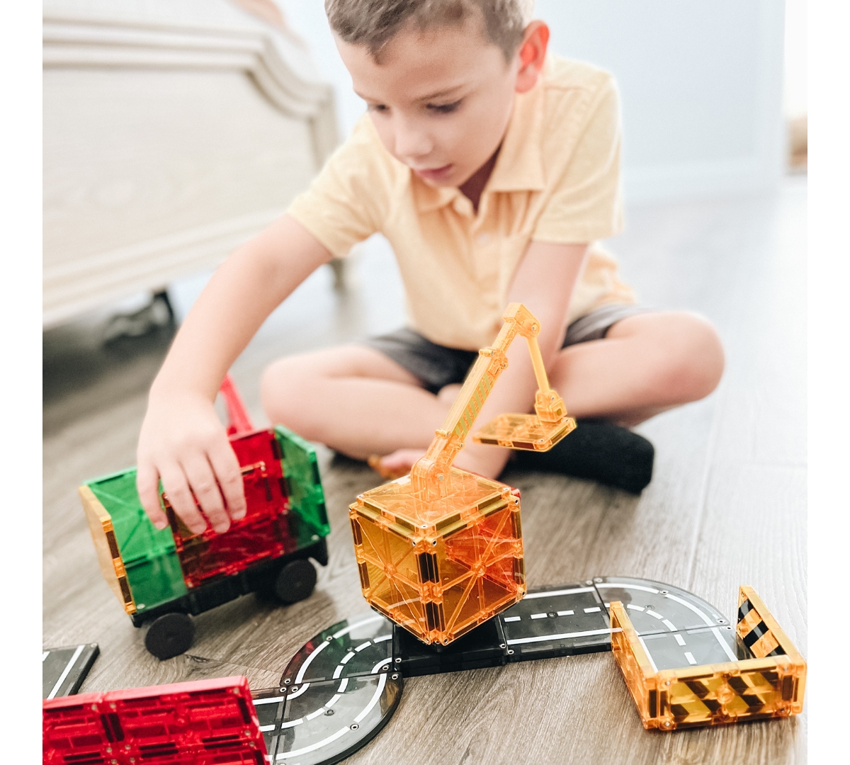 Magna-tilesa Magna-tiles Builder 32-Piece Magnetic Construction Set, Ages 3+ - Assorted Pre-Pack