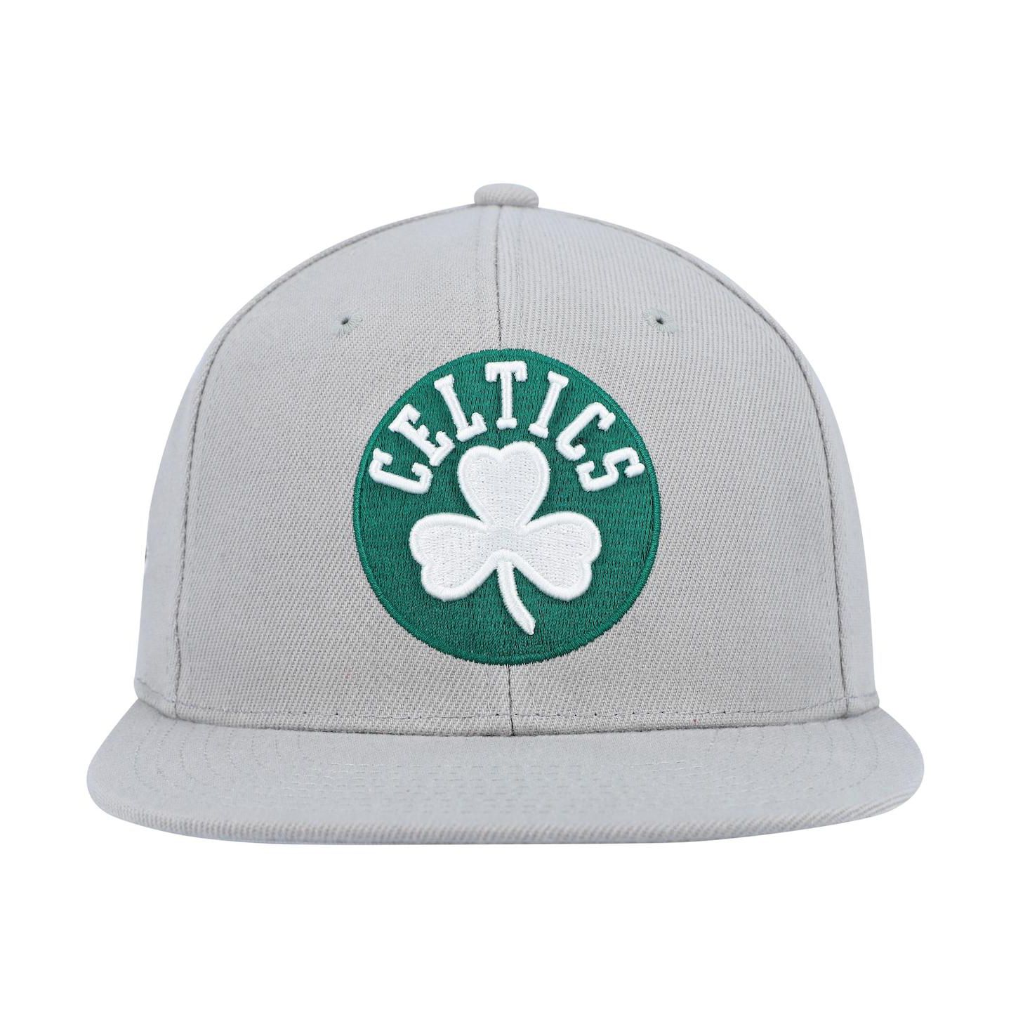 Мужская кепка Mitchell & Ness Gray Boston Celtics Side Core 2.0 Snapback Hat — фото 3