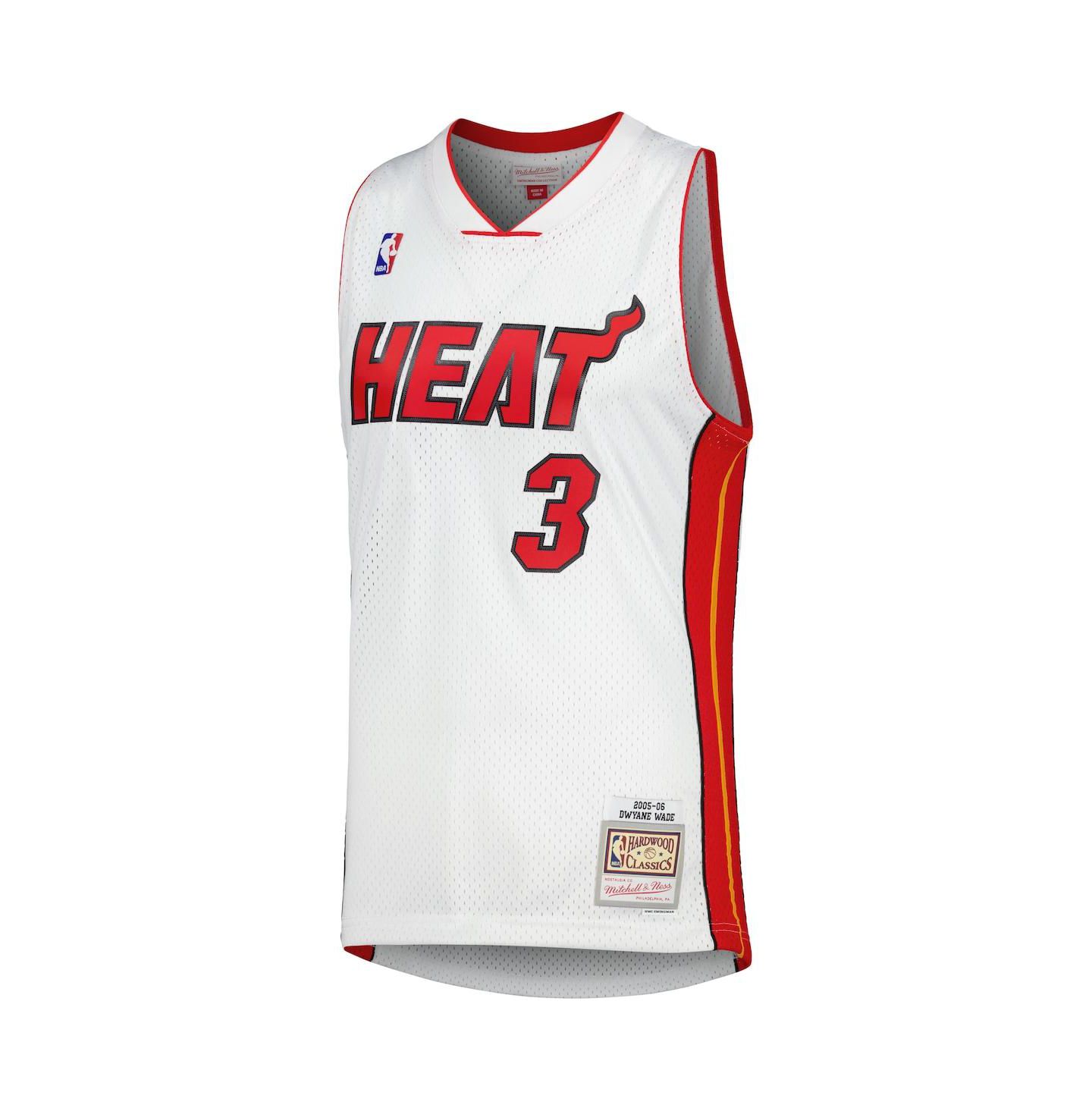 Мужской топ Mitchell & Ness Dwyane Wade White Miami Heat Hardwood Classics 2005-06 Swingman Jersey — фото 3