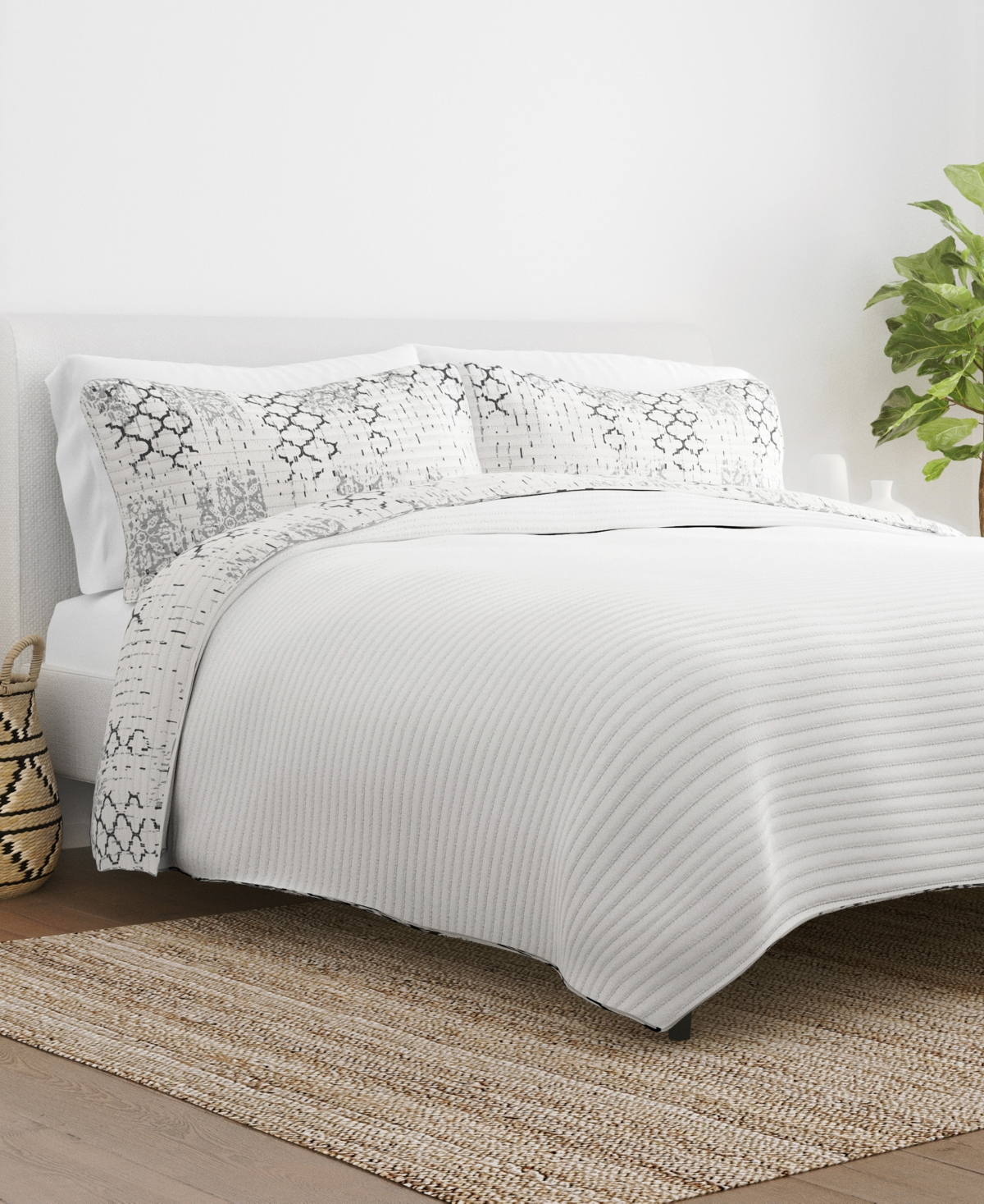 ienjoy Home All Season 2 Piece Distressed Aztec Reversible Quilt Set, Xl