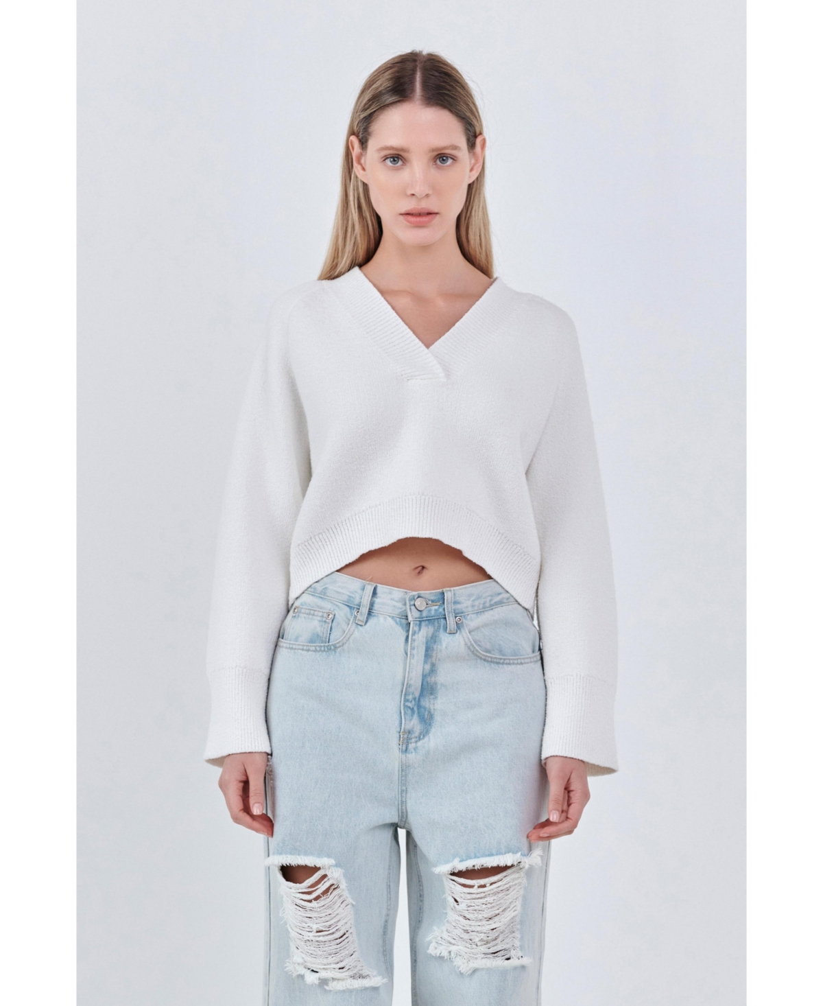 Grey Lab Women's V-neck Cropped Knit Sweater