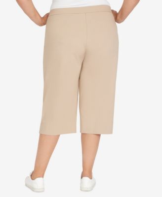 Plus Size Classic Allure Stretch Clamdigger Capri Pant