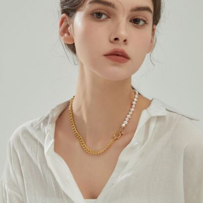 18K Plated Stainless Steel & Freshwater Pearl Half Chain Necklace.