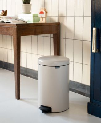 New Icon Step on Trash Can, 5.3 Gallon, 20 Liter