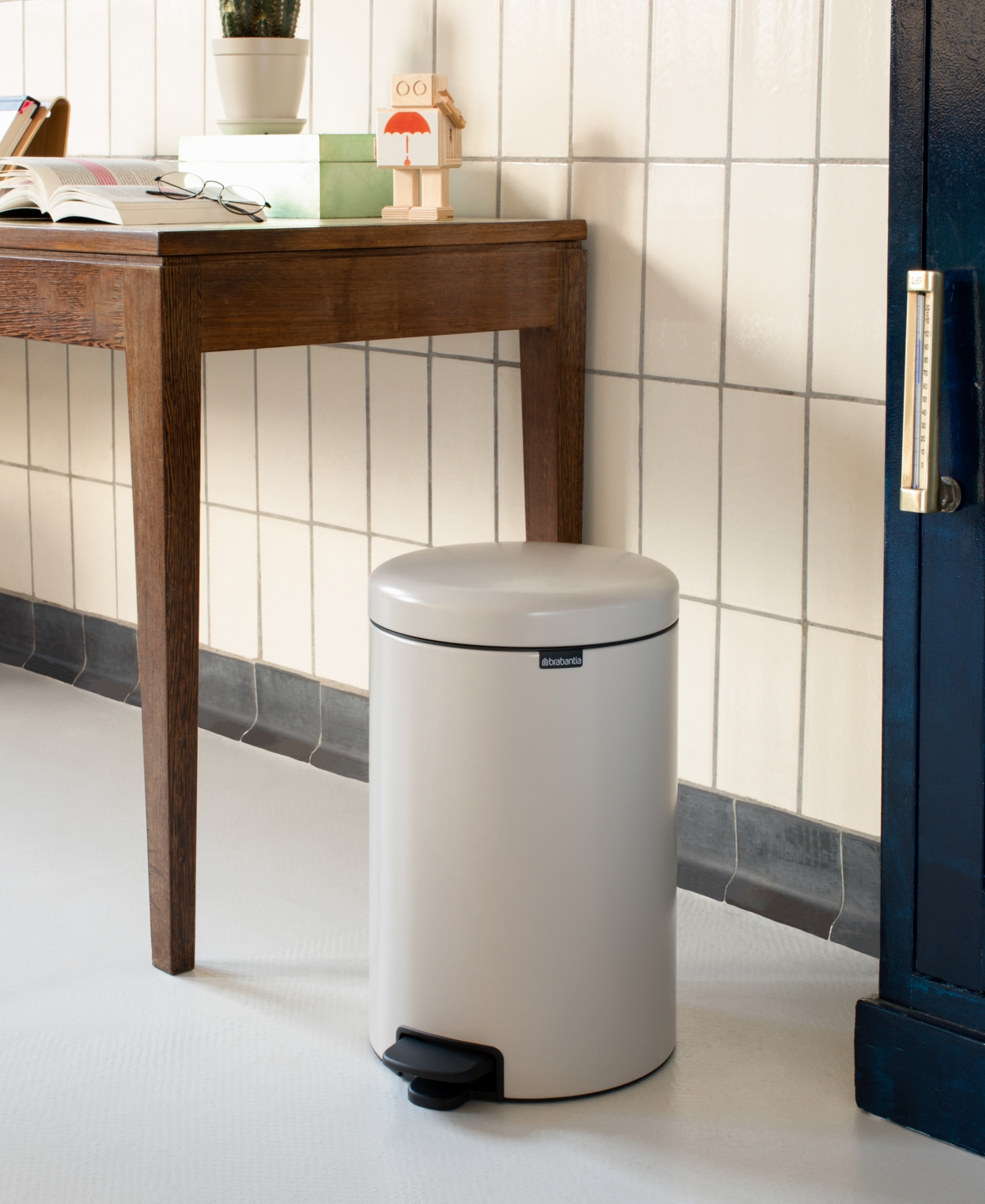 Brabantia New Icon Step On Trash Can, 5.3 Gallon, 20 Liter In Soft Beige