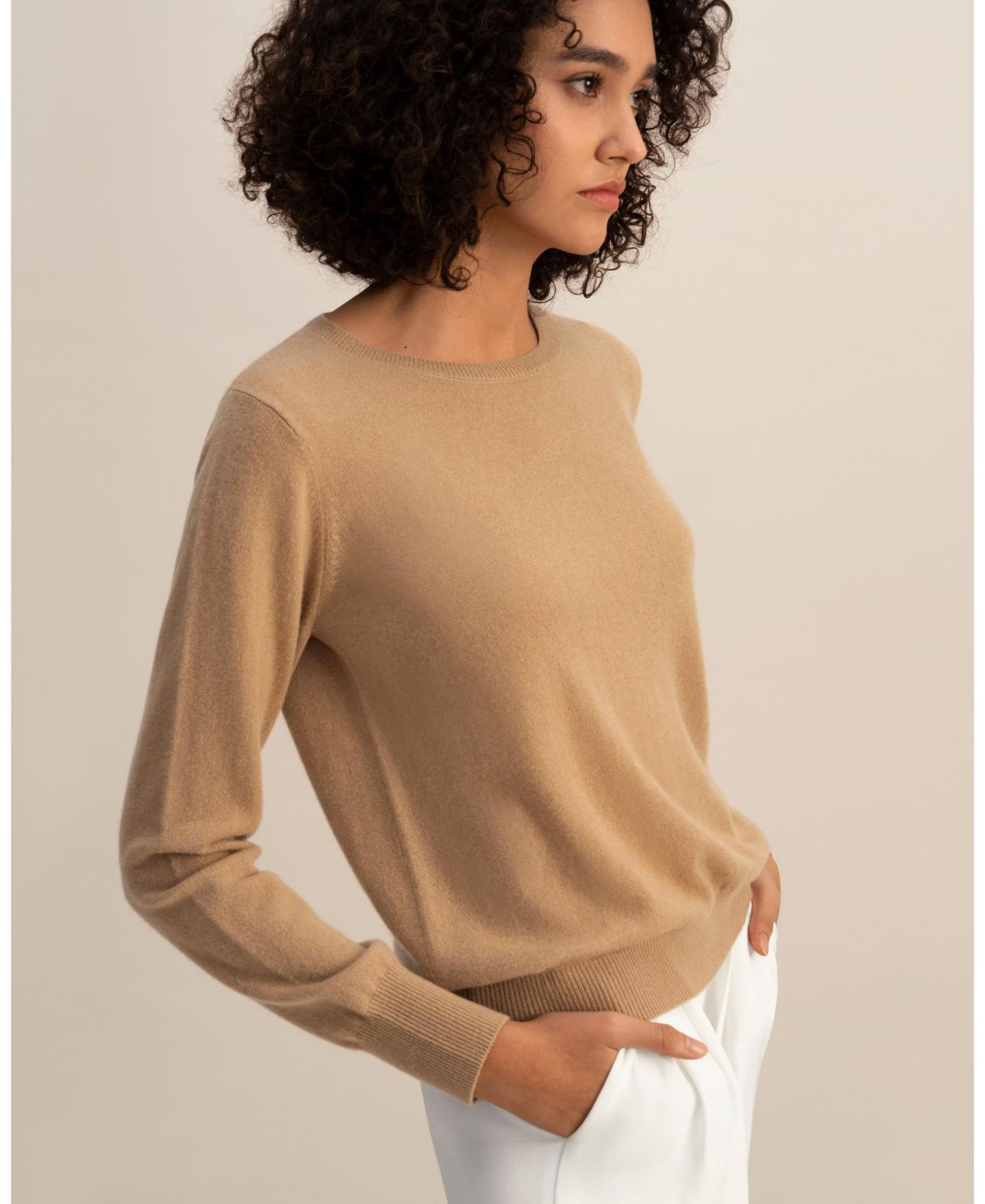 Женский свитер LILYSILK Cashmere Super Soft Crewneck, цвет: Верблюжий — фото 2