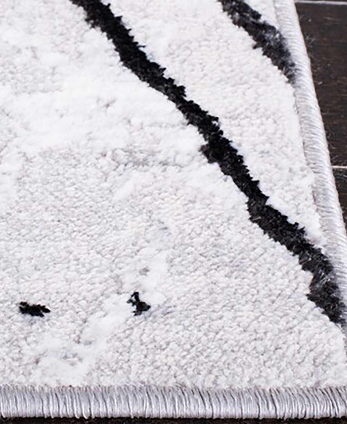 Safavieh Amelia ALA293 20' Area Rug - Black