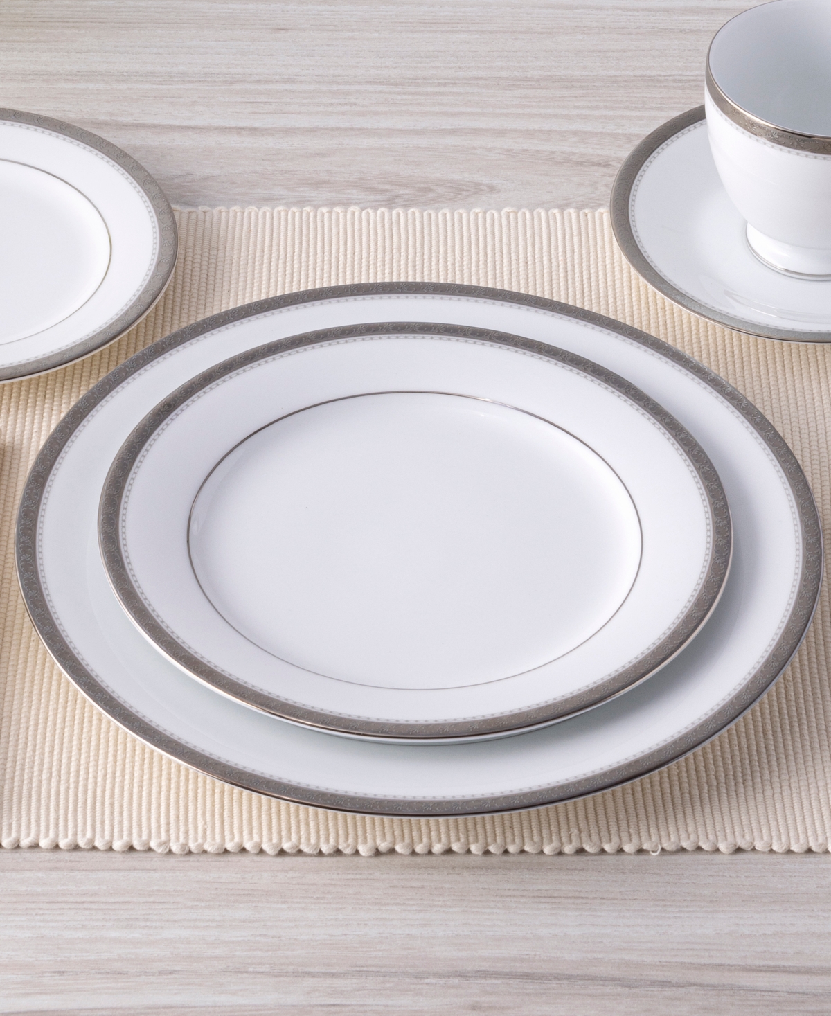 Noritake Charlotta Platinum 5 Piece Place Setting In Silver
