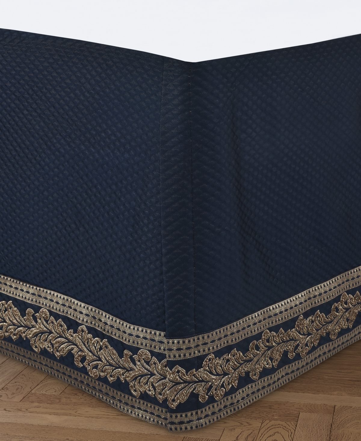 J Queen New York Monte Carlo 4 Piece Comforter Set