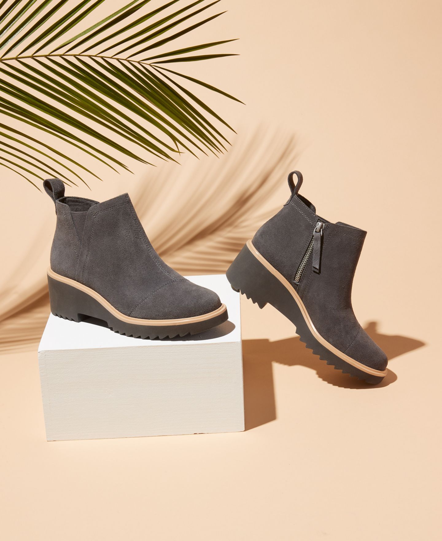 Женские ботинки TOMS Maude Wide Width Side Zip Booties, цвет: Железный замшевый — фото 7