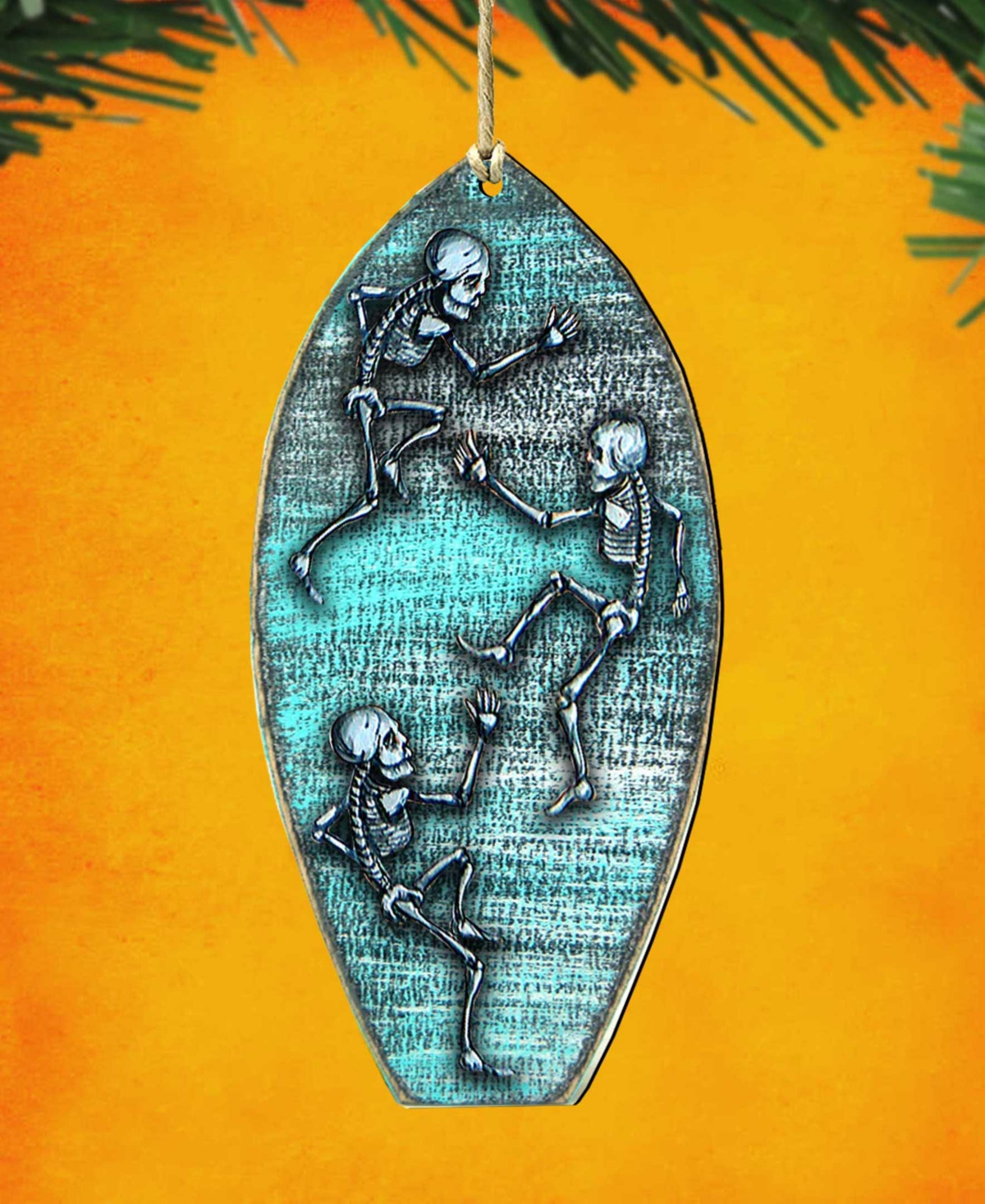 Designocracy Holiday Wooden Ornaments Halloween Skeletons Surfboard Home Decor Set of 2 G. DeBrekht
