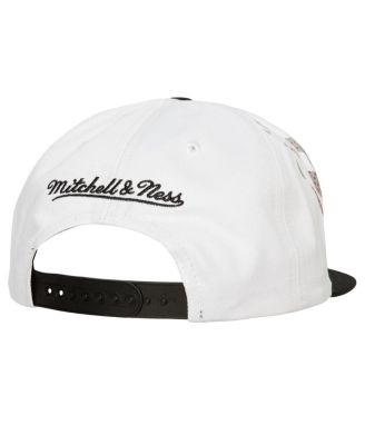 Men's White Chicago Bulls Hot Fire Snapback Hat
