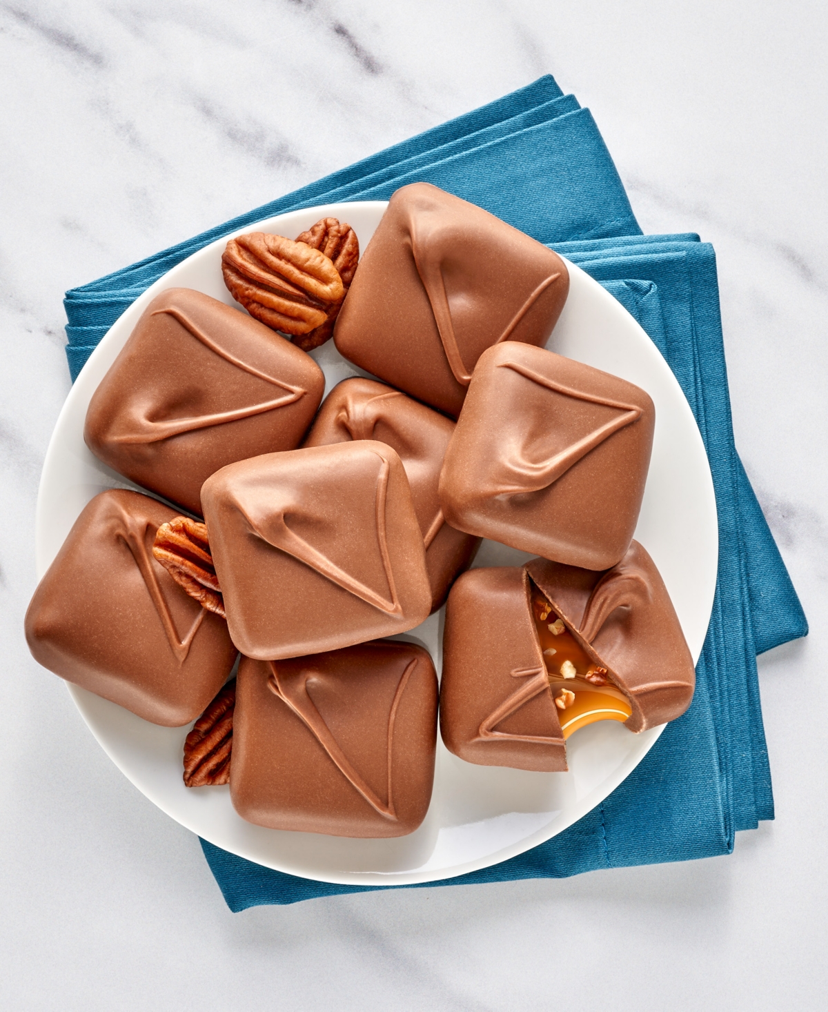 Bissinger's Handcrafted Chocolate Bissinger's Milk Bear Claw Royale, 9 Piece In No Color