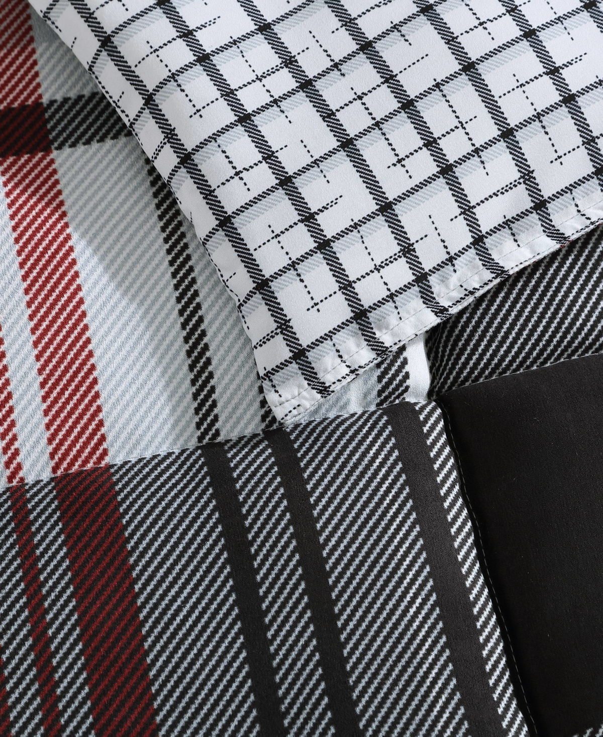 Eddie Bauer Closeout!  Normandy Plaid Micro Suede Reversible 3 Piece Duvet Cover Set, Full/queen In Black Red