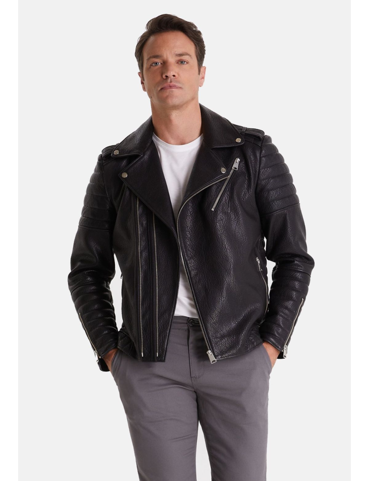 Мужская байкерская куртка черного цвета