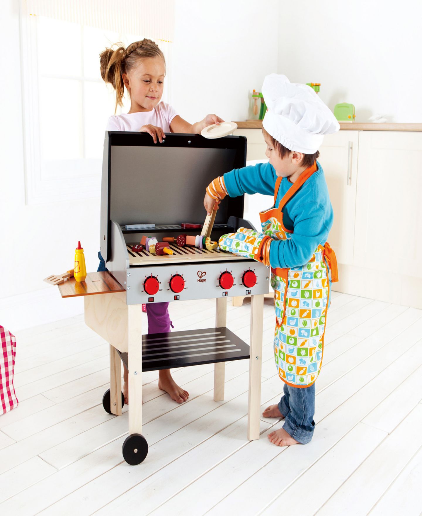 Детские игрушки Hape Gourmet Grill Shish Kabob 22-Piece Play Kitchen, Ages 3+ — фото 5