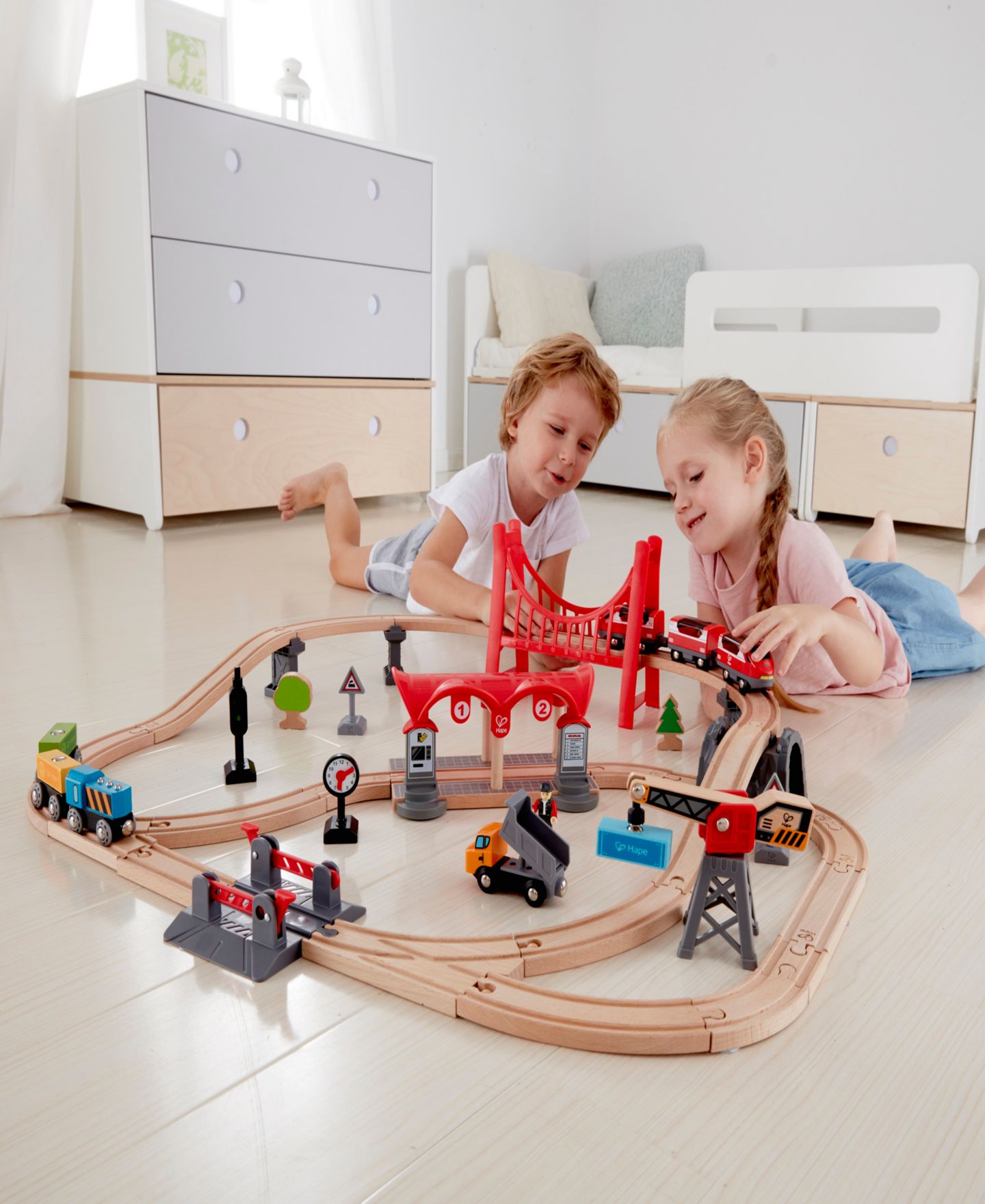 Детские конструкторы Hape Wooden Train Set Busy City Rail Set, цвет: Open Miscellaneous — фото 5
