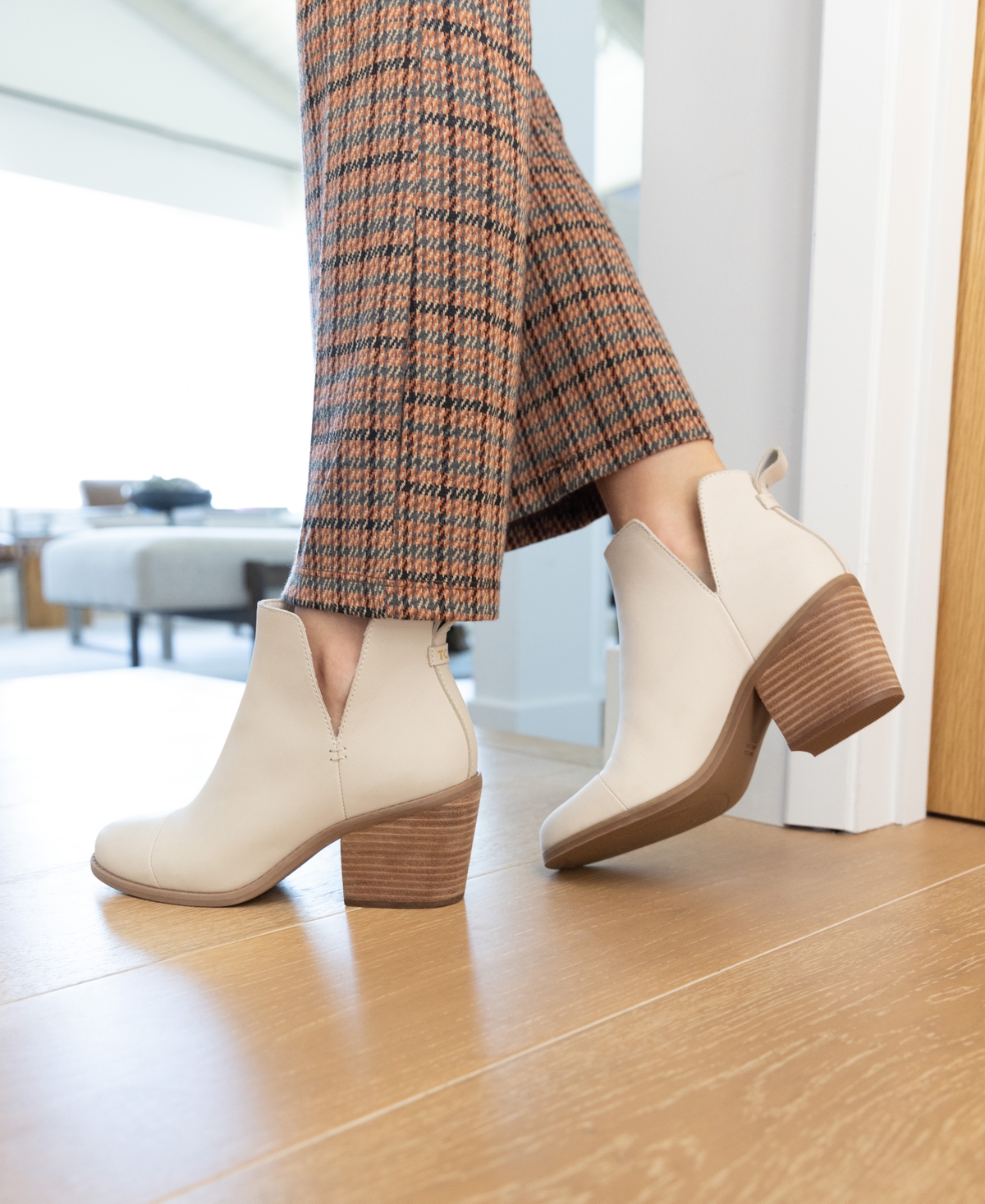 Toms Women's Everly Cutout Block Heel Booties