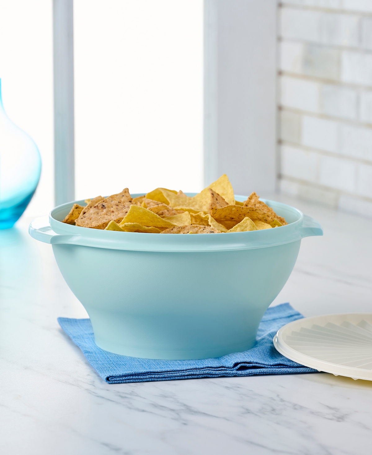 Tupperware Heritage 17.25 Cup Vintage Bowl In Aqua