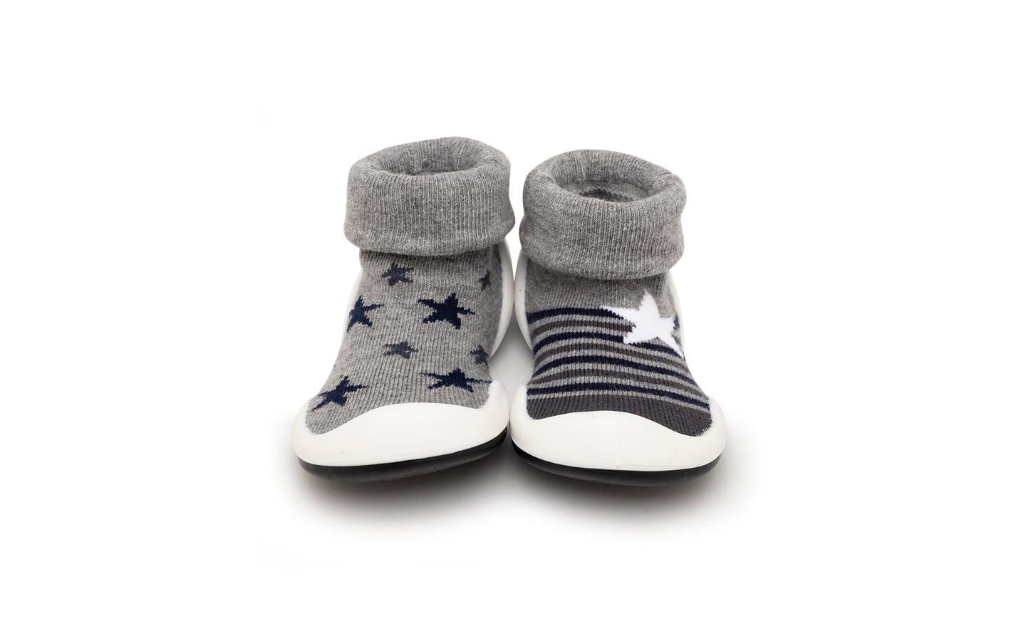 Обувь Komuello Infant Girl Boy First Walk Sock Shoes Stars & Stripes - Grey, цвет: Тёмный серый — фото 1