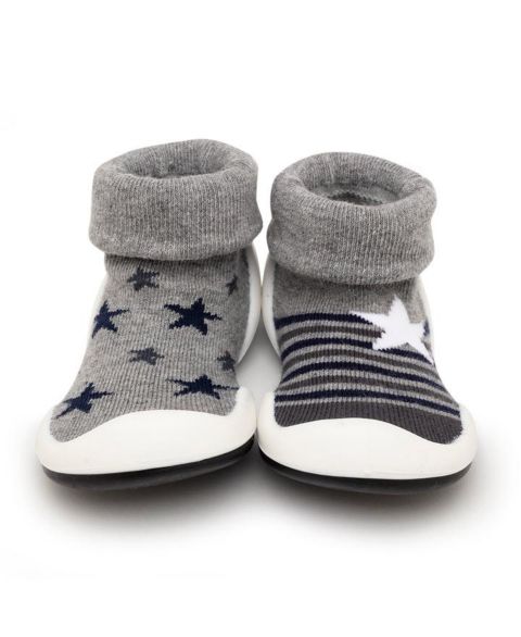 Обувь Komuello Infant Girl Boy First Walk Sock Shoes Stars & Stripes - Grey, цвет: Тёмный серый
