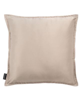 Erna 18" x 18" Pillow