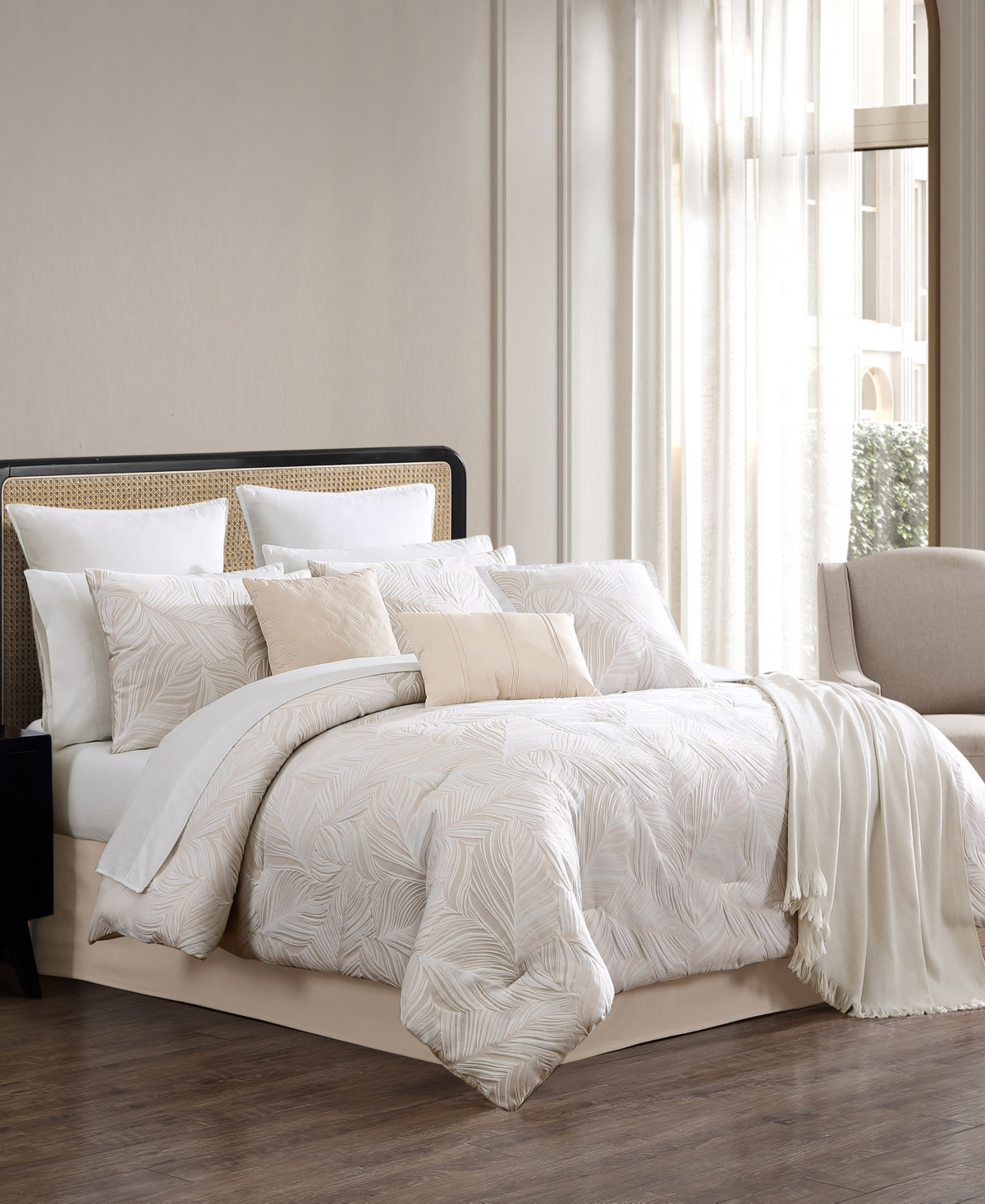Hallmart Collectibles Sanborn 14-pc. Comforter Set, California King In White
