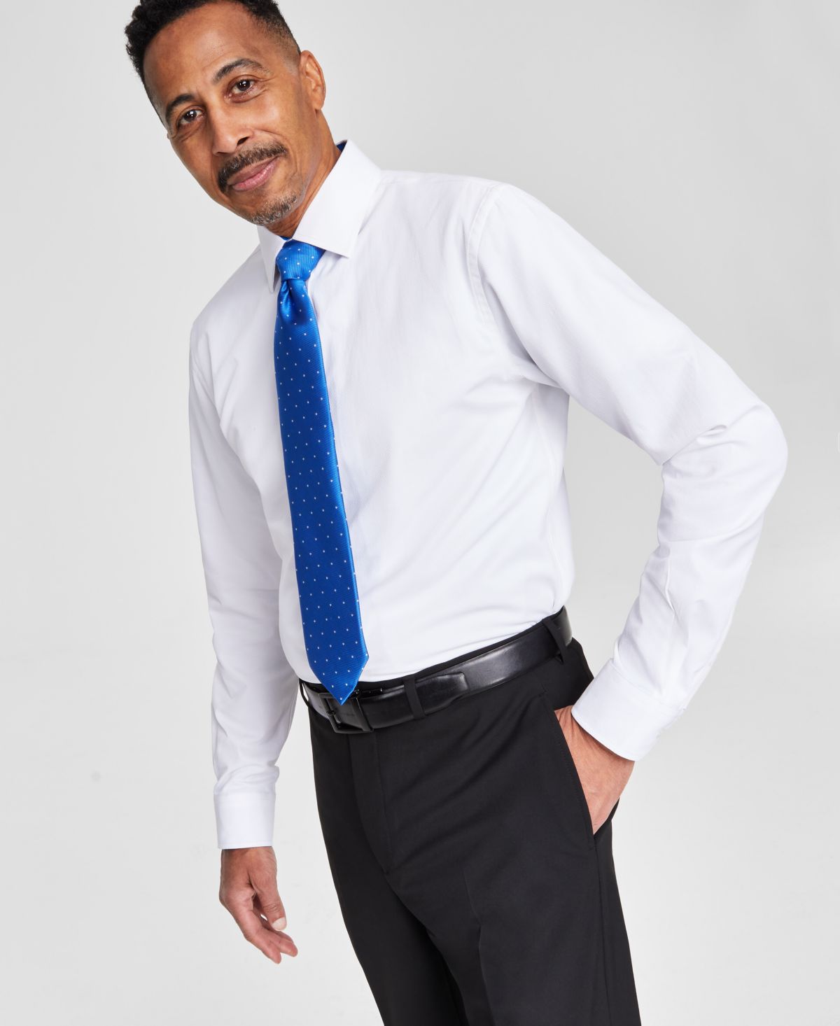 Мужская приталенная однотонная рубашка с голубой отделкой