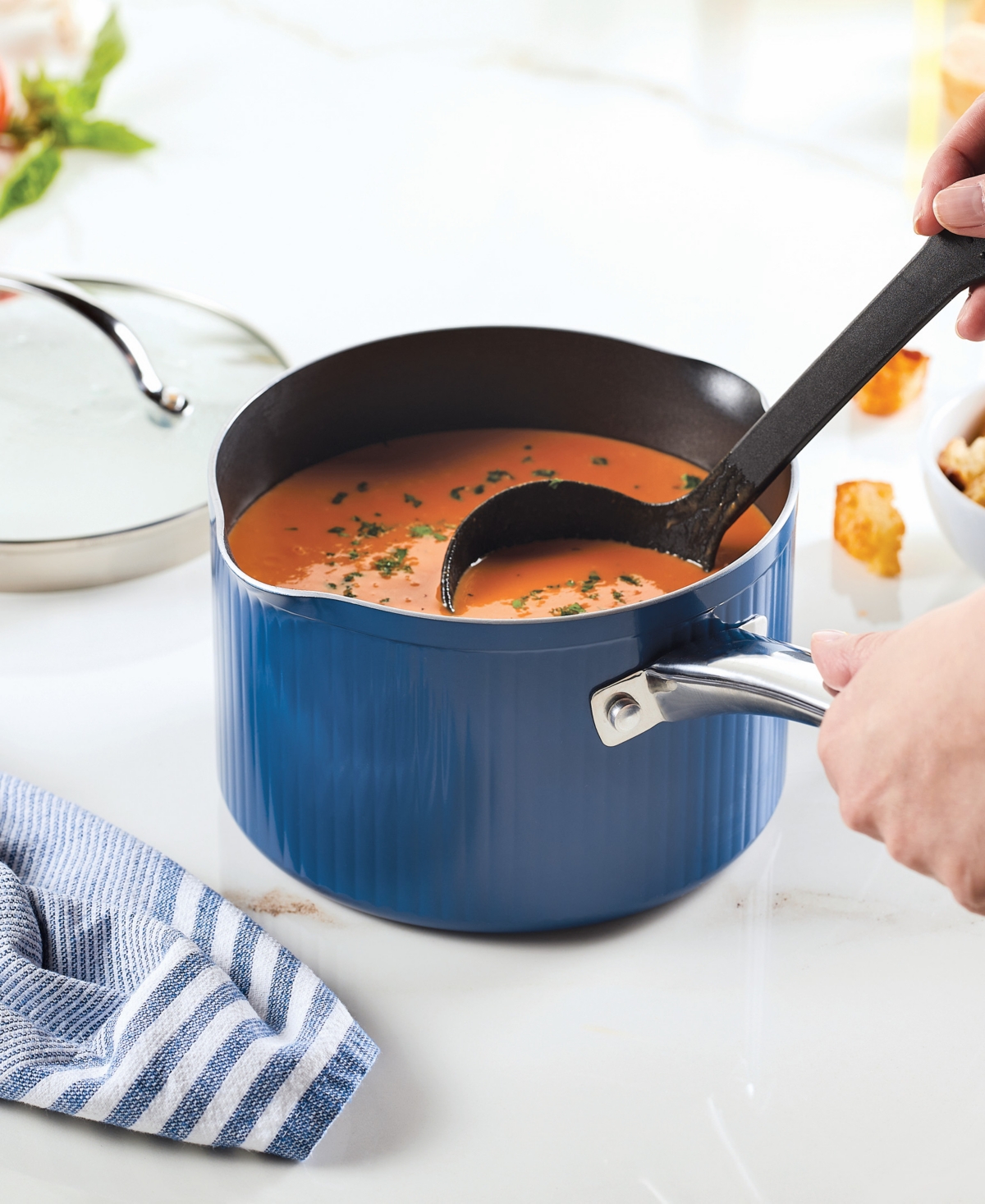 Farberware Style Aluminum 3 Quart Nonstick Straining Saucepan With Lid In Blue