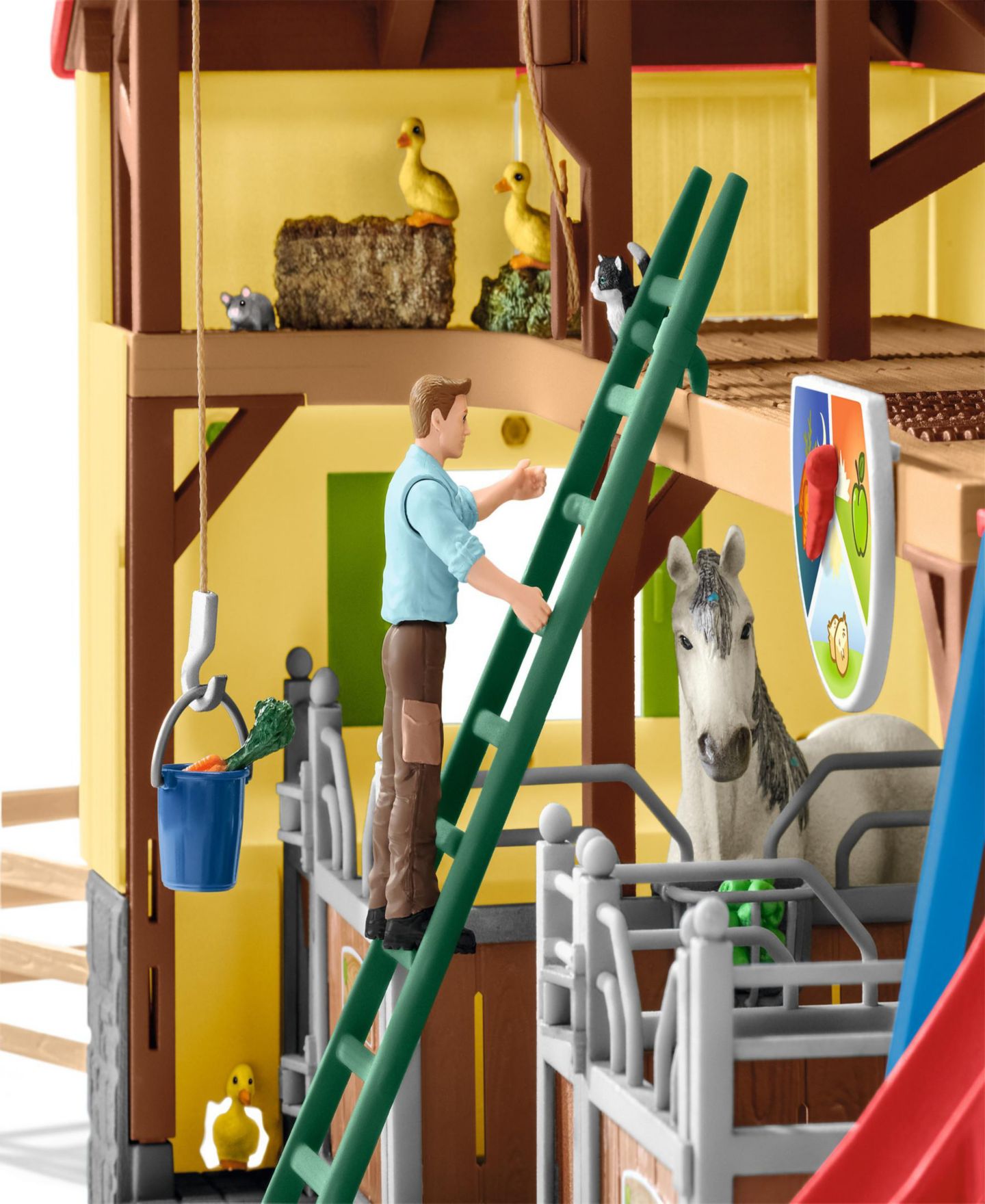 Детские фигурки Schleich Farm World Horse Stable Hayloft with Hoist 31-Piece Playset, Ages 3+ — фото 7