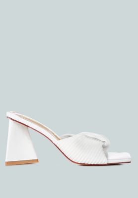 Womens Cupid Kiss Pleated Twist Strap Sandals