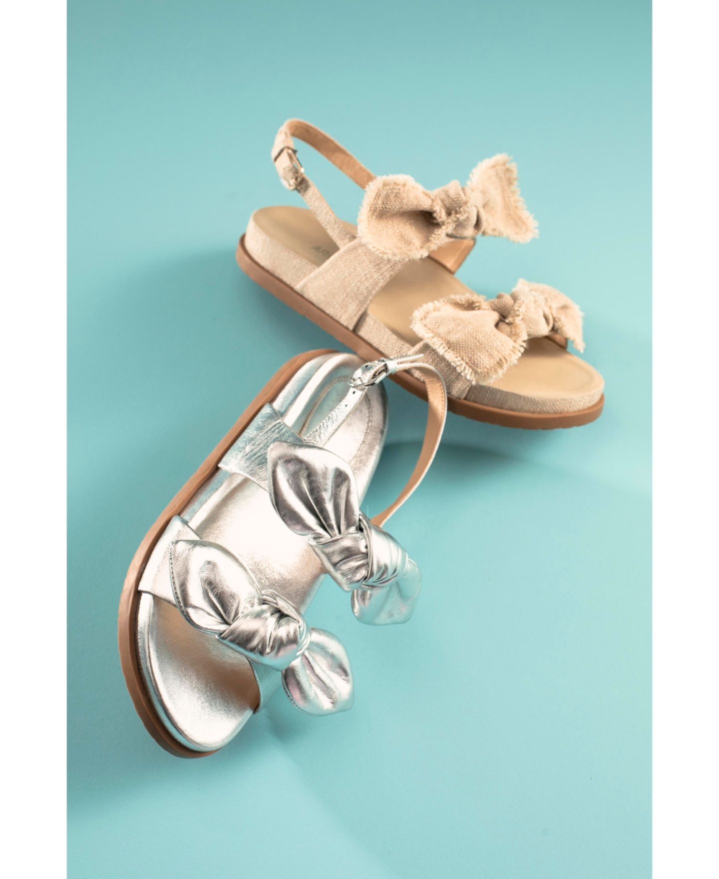 Женские сандалии Arezzo Melody Bow Footbed, цвет: Синий кожаный — фото 11