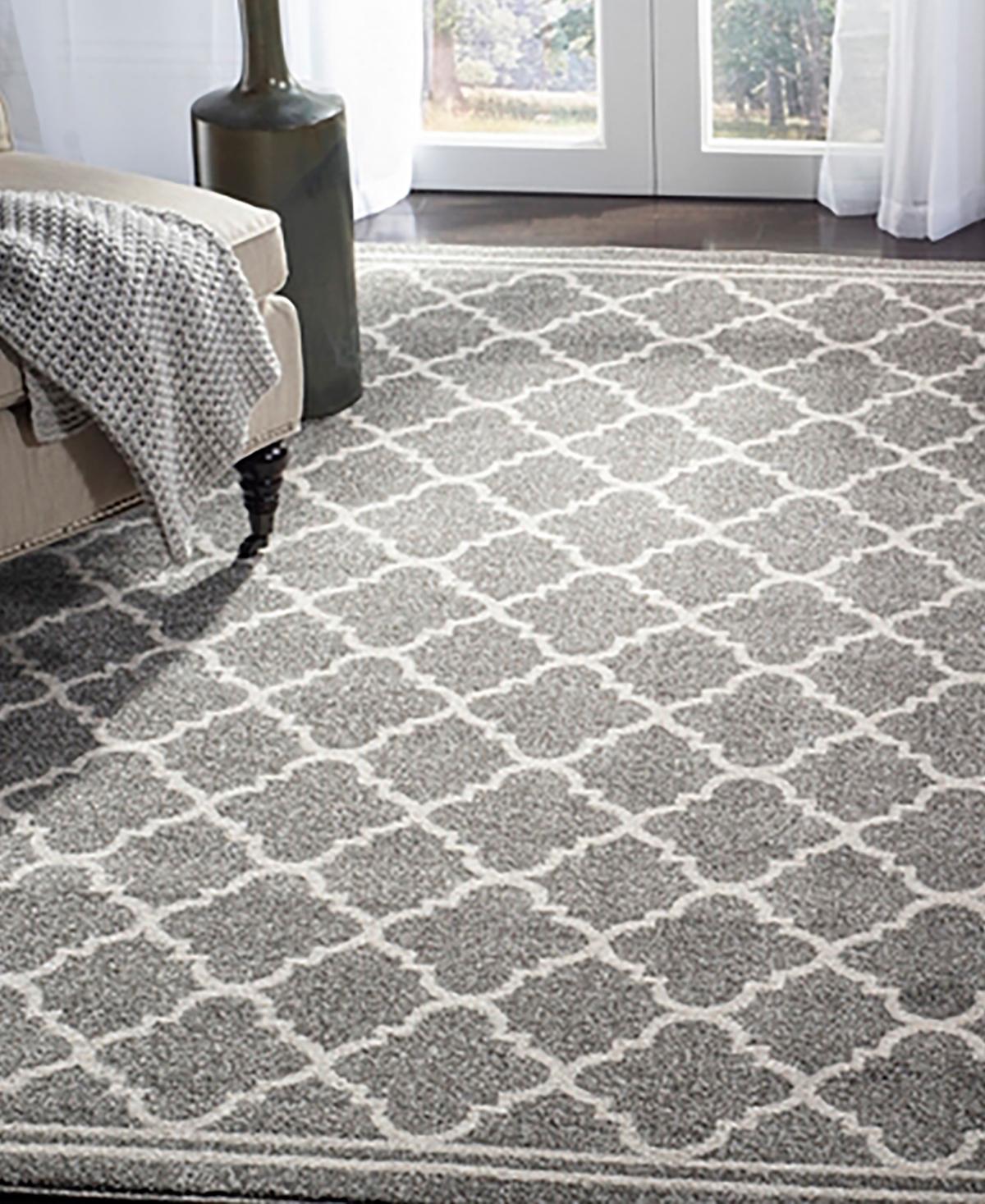 Safavieh Amherst AMT422 Dark Gray and Beige Area Rug