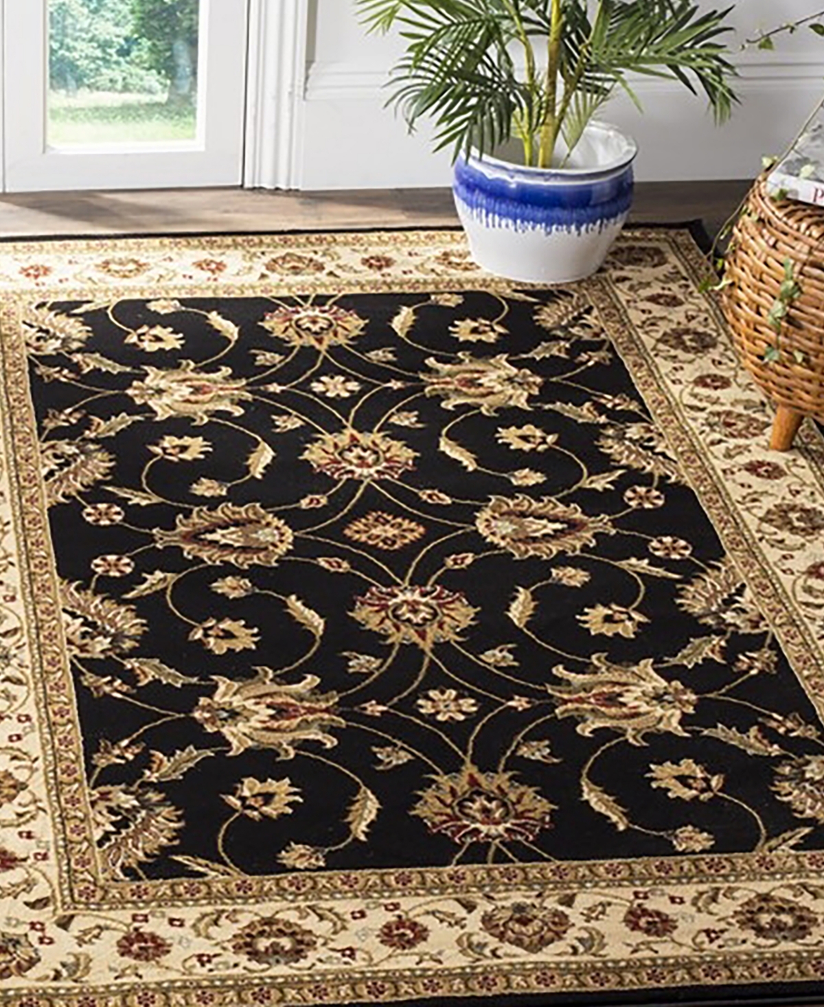 Safavieh Lyndhurst LNH553 Black and Ivory 8' x 11' Area Rug