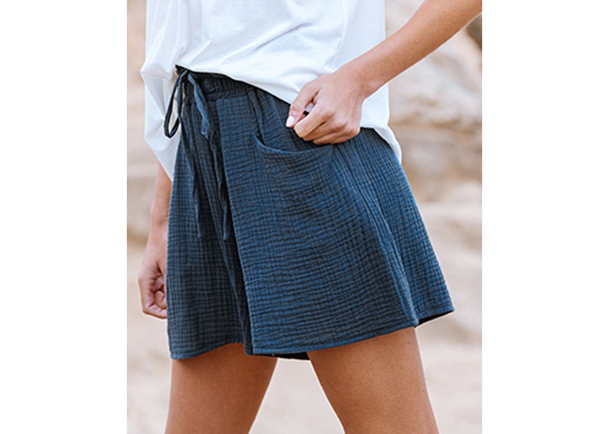 Cupshe Women's Blue Flared Crinkle Shorts
